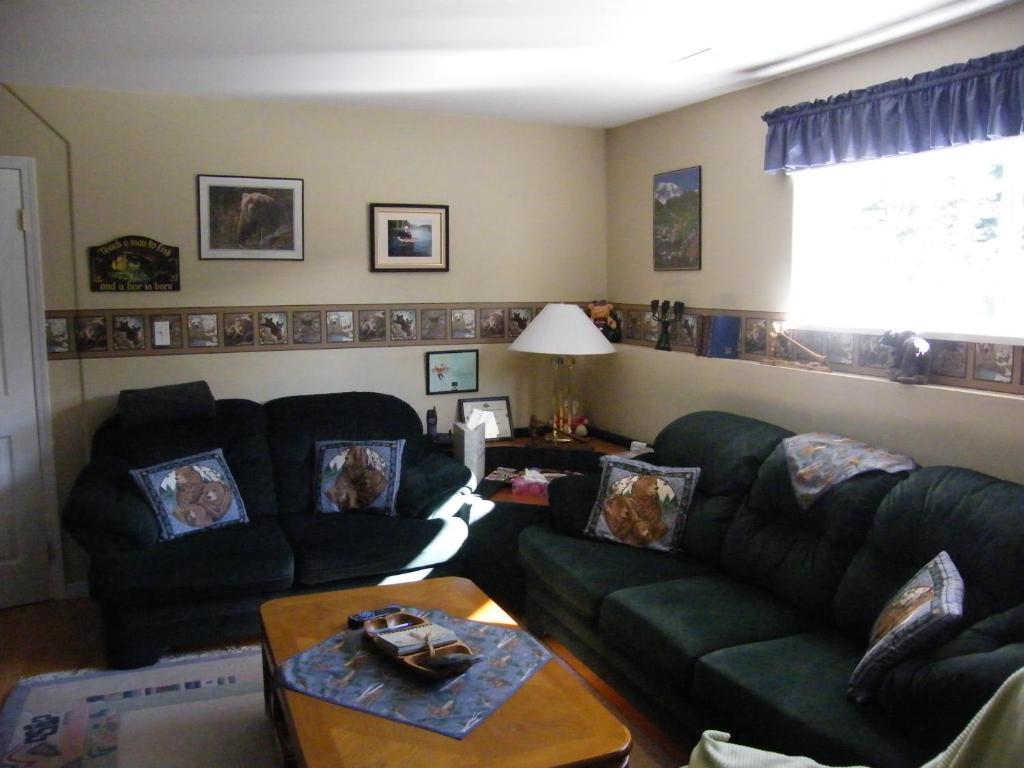 Silvern Lake Trail Bed And Breakfast Smithers Exterior foto