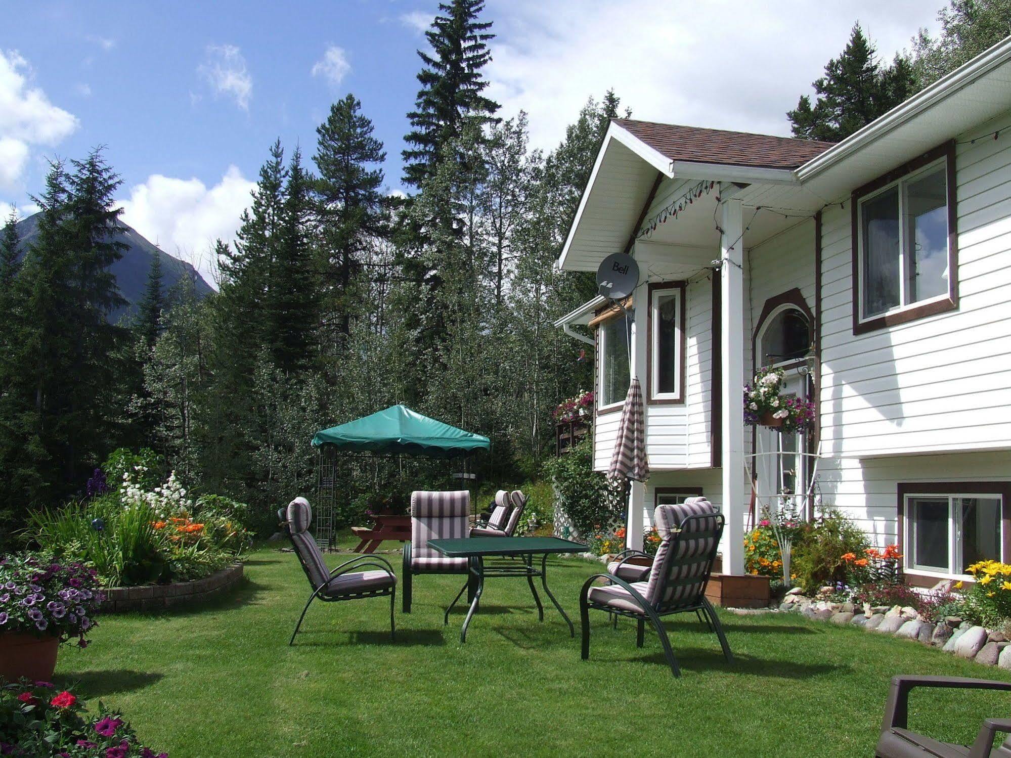 Silvern Lake Trail Bed And Breakfast Smithers Exterior foto